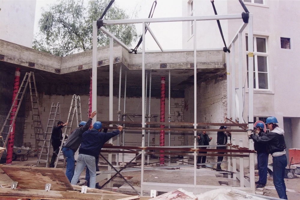 Café Bravo, KW Institute for Contemporary Art, 1988